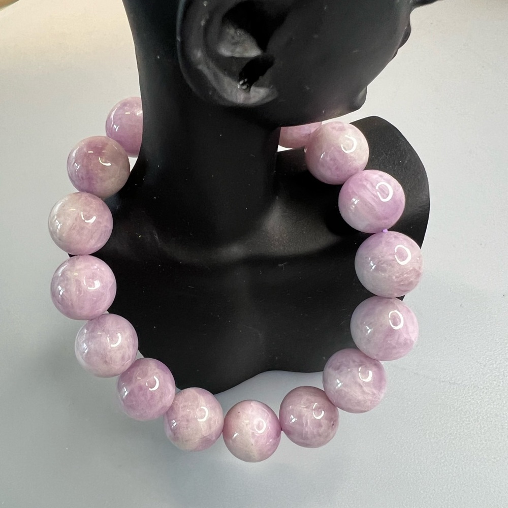 Kunzite 12mm in lovely creamy lilac colour